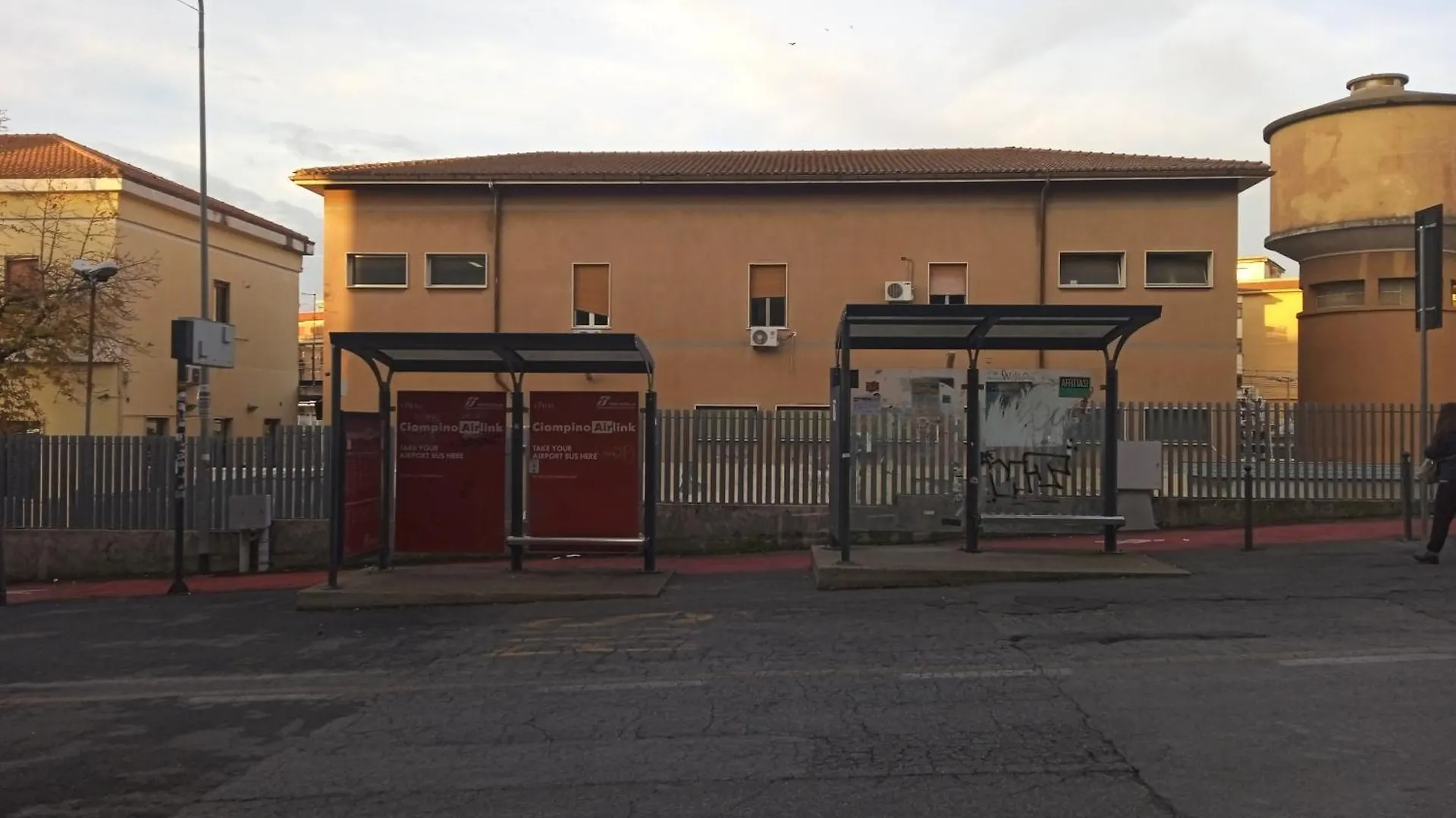 Adriatic Room 50 M Dalla Stazione Ferroviaria Di Ciampino E Dalla Navetta Aeroportuale 3*,  Italy