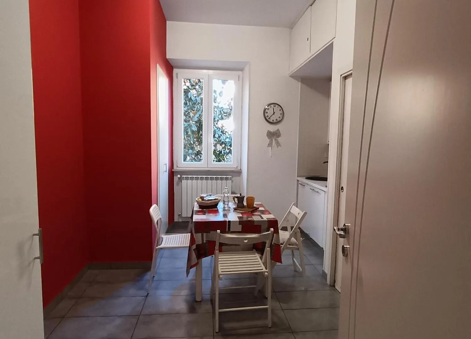 Adriatic Room 50 M Dalla Stazione Ferroviaria Di Ciampino E Dalla Navetta Aeroportuale Italy
